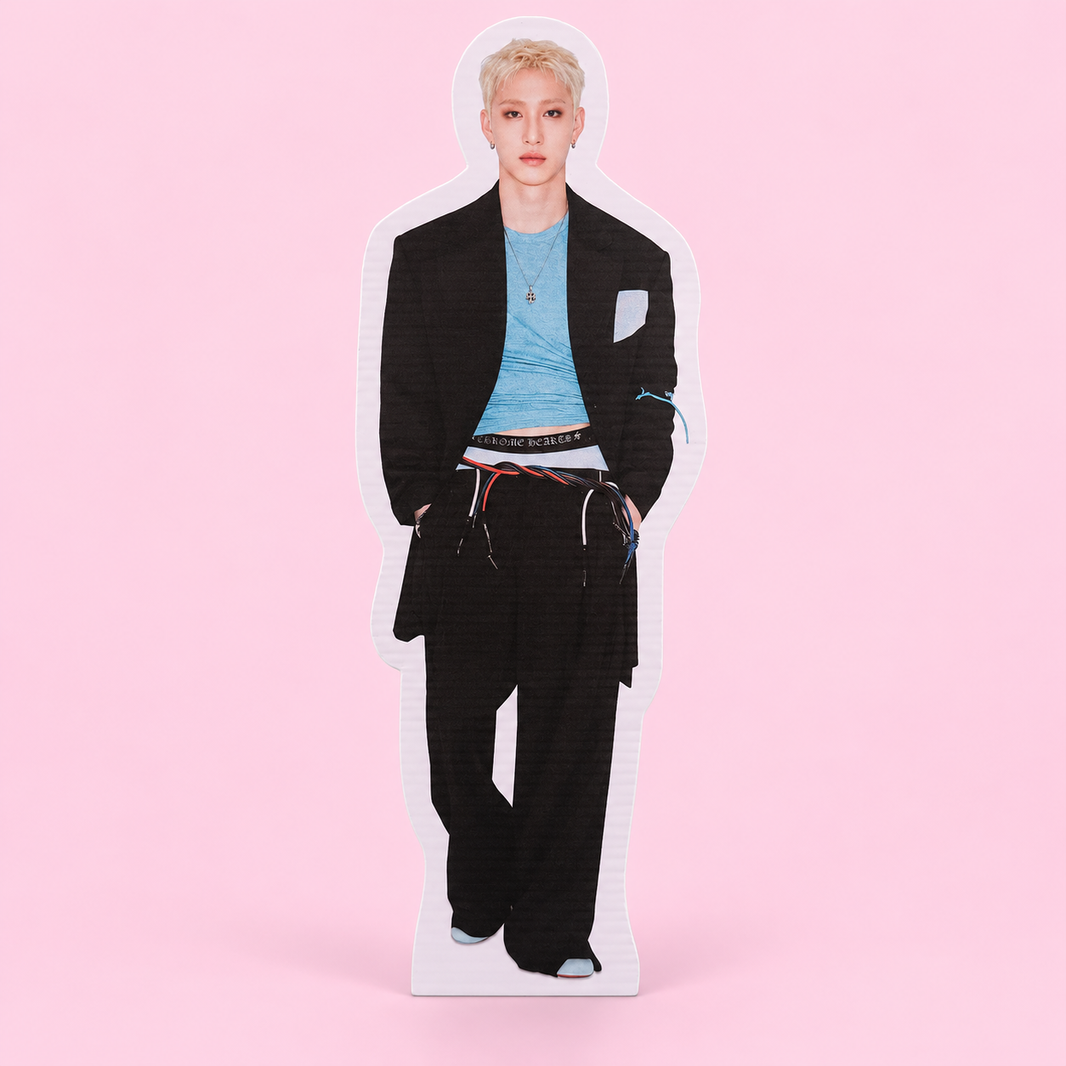 Stray Kids — 'THIS & THAT' | Standee de Coroplast (30 cm)