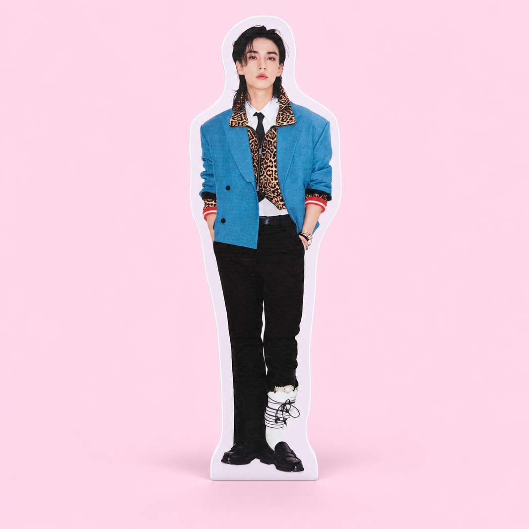 Stray Kids — 'THIS & THAT' | Standee de Coroplast (30 cm)